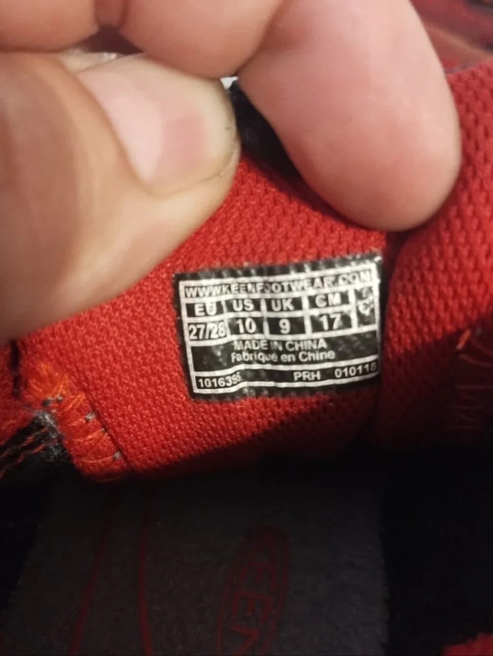 Keen kids u.s.a size 10 Chandler Sneakers Black and Red (UK kids size 9) some